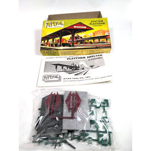 Vintage Atlas Model Kit 707-98 HO Scale Station Platform 2 Sections Unassembled